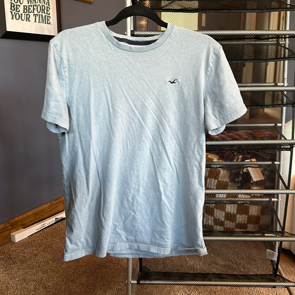 Light blue men’s hollister super soft tshirt